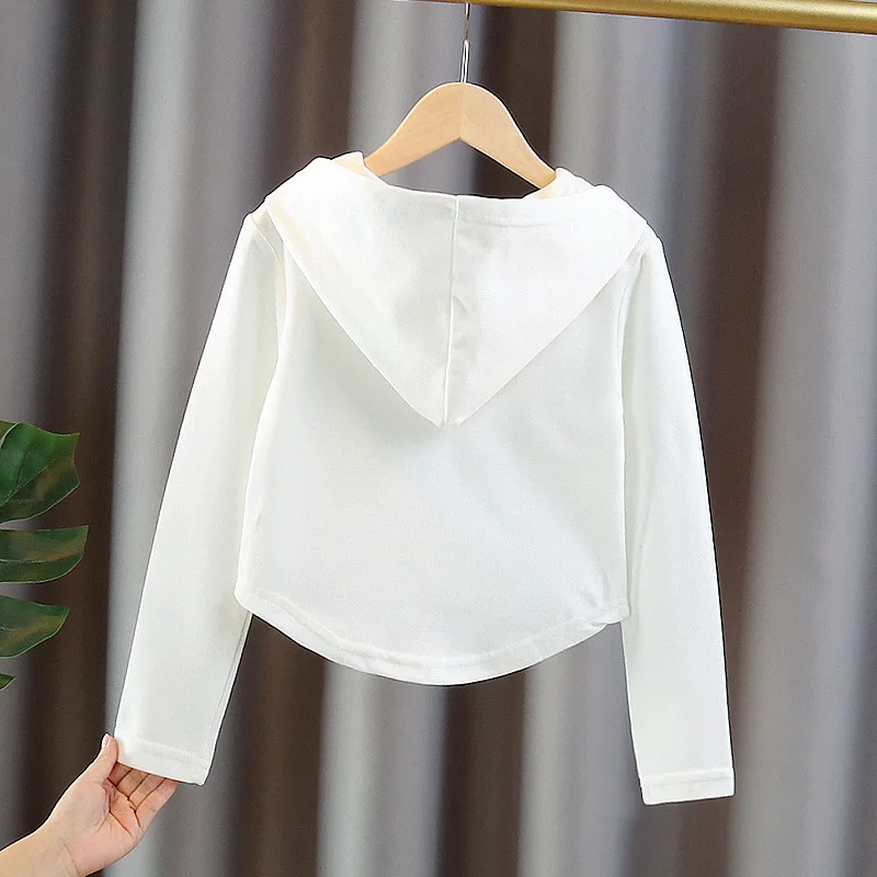 Хлопковый однотонный укороченный свитшот с капюшоном и полумолнией для девочек