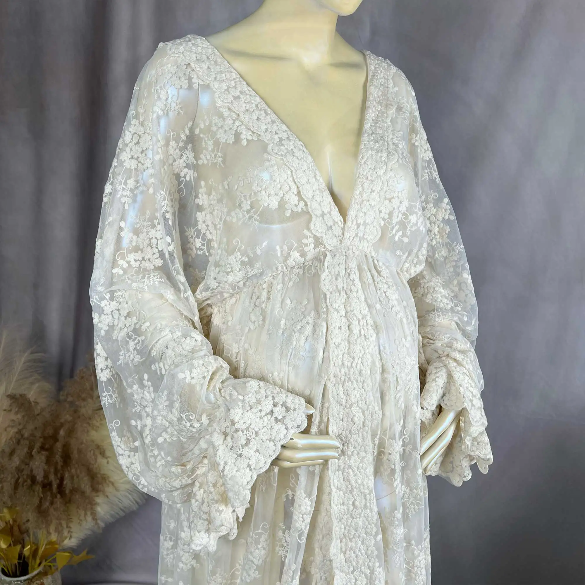 Платье с длинными рукавами и разрезом спереди одежда вышивкой из тюля