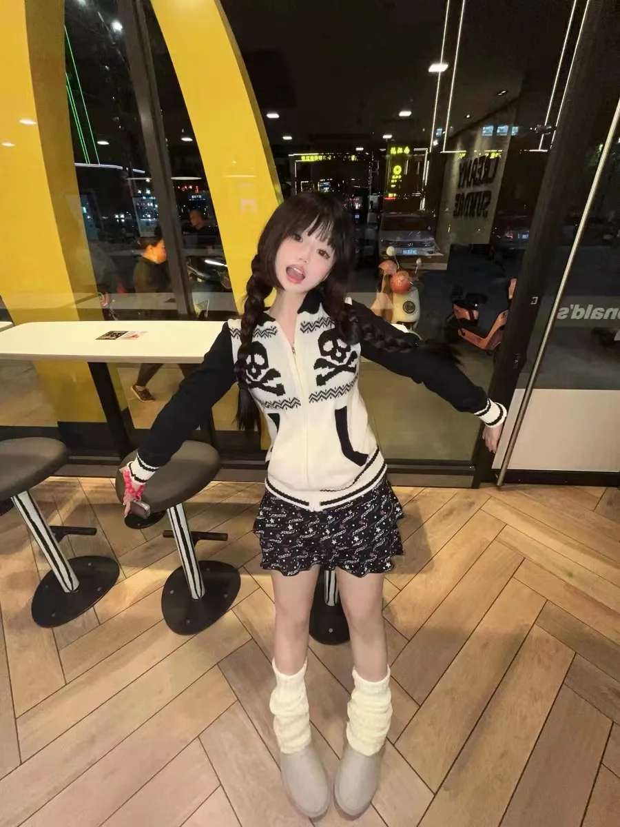 Женский свитер с капюшоном и черепом в стиле Харадзюку |