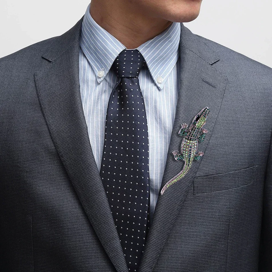 Большая женская брошь в виде искусственной крокодиловой кожи