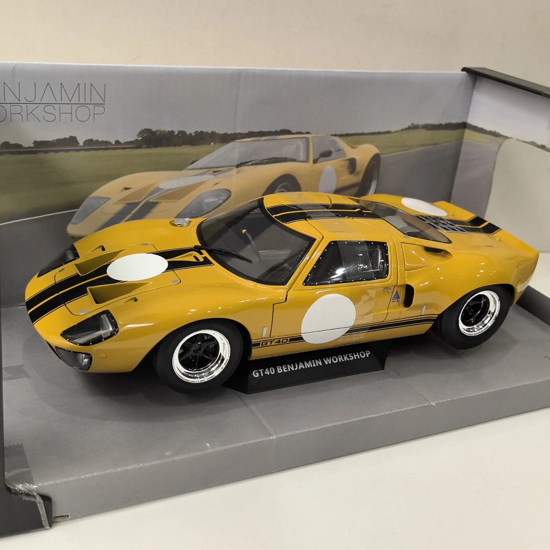 Фото Модель автомобиля FORD GT40 Racing U1 из литого металла, масштаб 1/18, SOLIDO №3