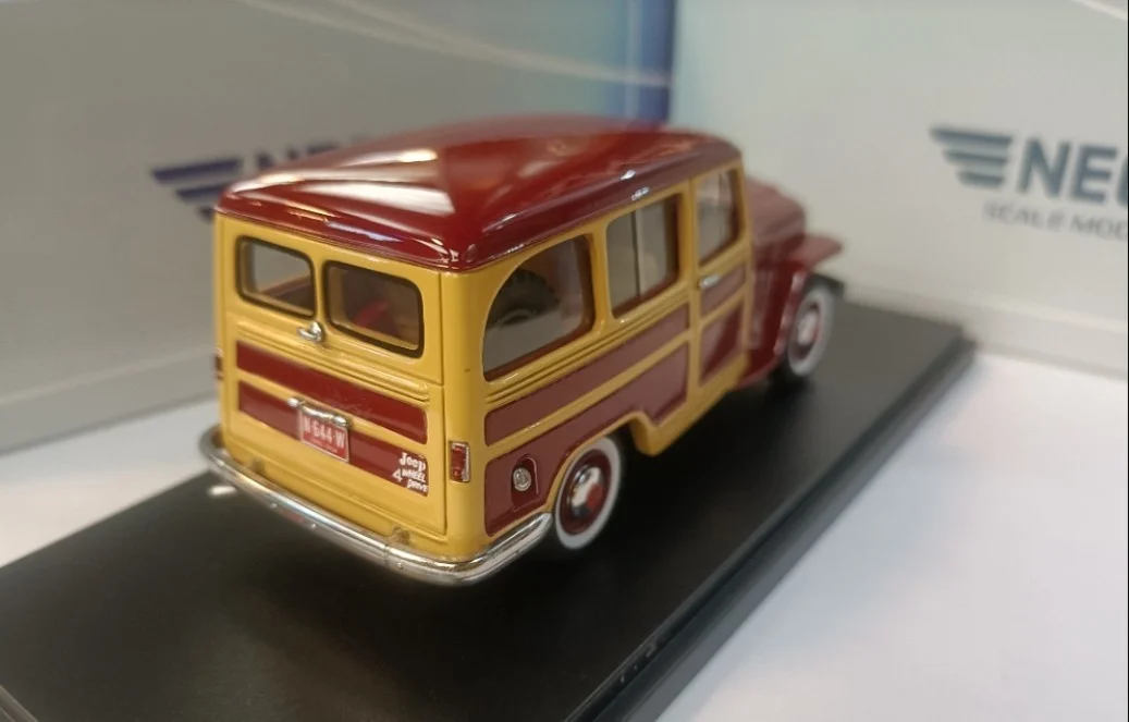 

1/43 Simulation car model Neo Off-road Wagon Model Willys Jeeps Station Wagon 1954 Brown red High-end collection decoration gift