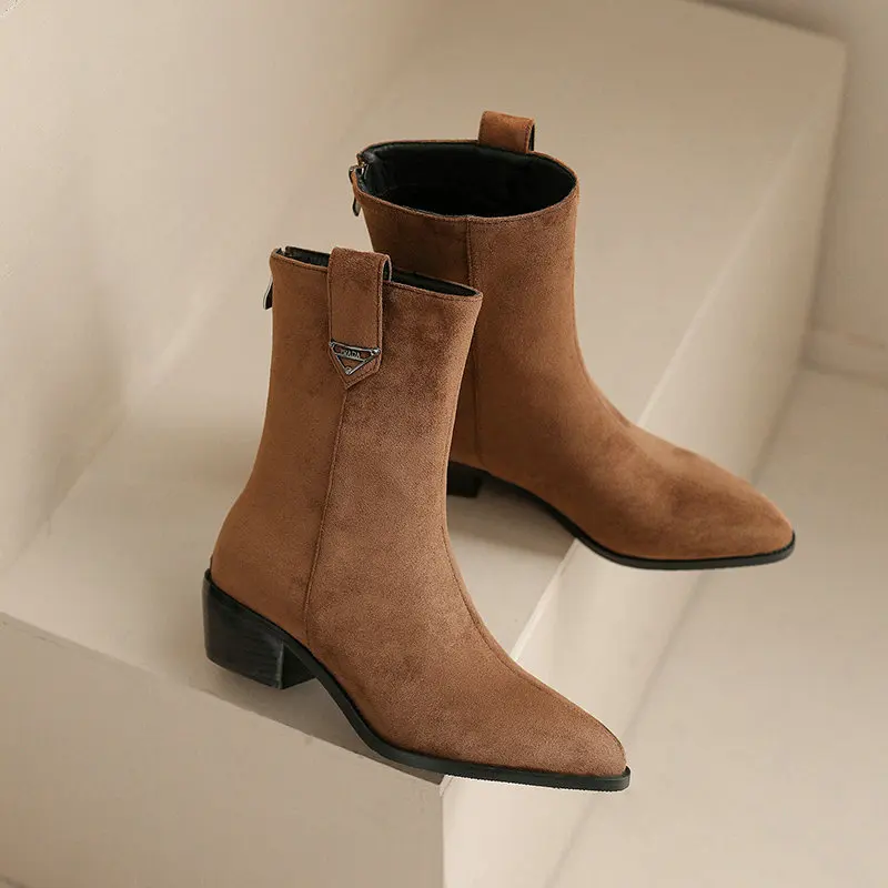 Ботинки женские из мягкой искусственной замши с острым носком без застежки на