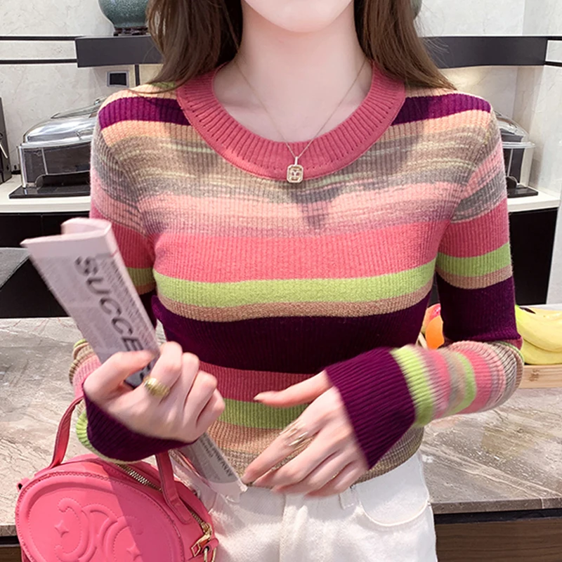 

Красивый Красочный Полосатый корейский вариант с круглым вырезом Женский Осенний удобный модный вязаный свитер с длинными рукавами футбол...