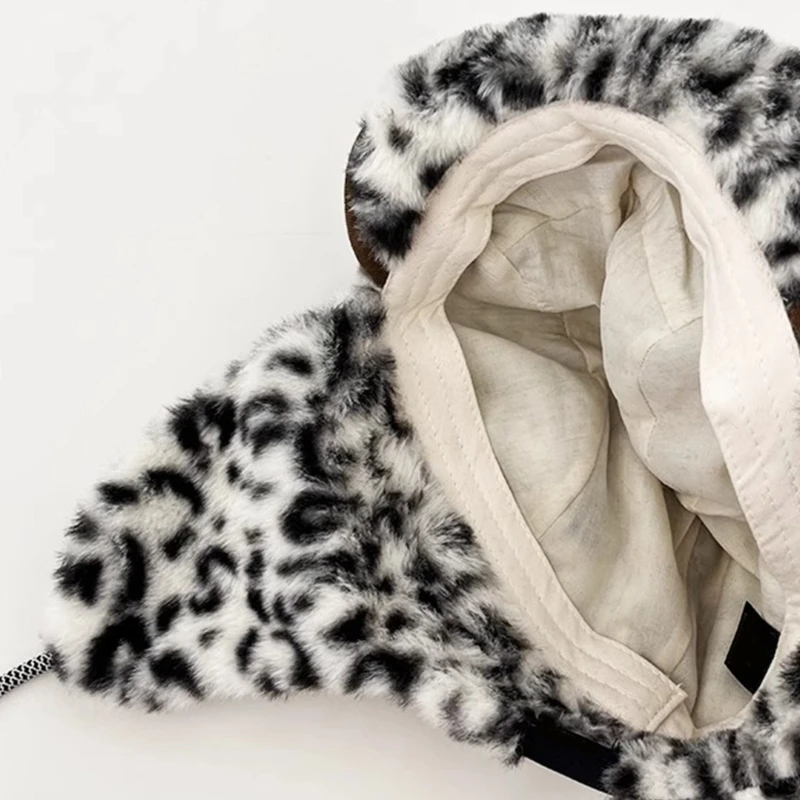 Модная зимняя шапка с леопардовым принтом и завязками. Удобная мягкая DXAA.