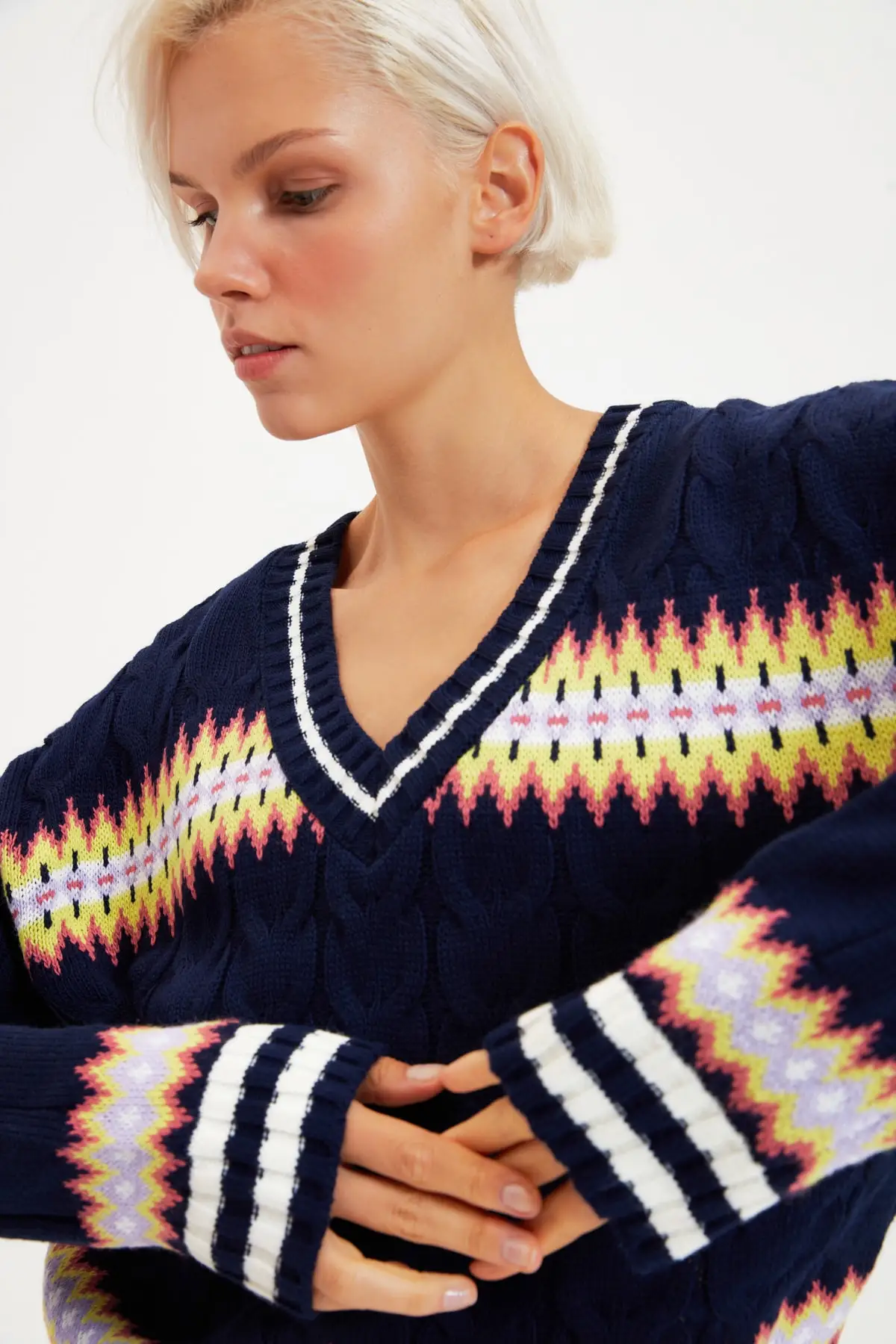 

Trendyol Jacquard V-Neck Knitwear Sweater TWOAW22KZ1120