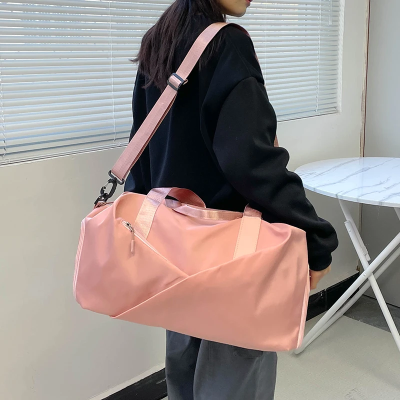 

New Sports And Fitness Bag Cross-Slung Travel Bag Large Capacity Training Dry And Wet Separation Clothes Storage Handbag M617