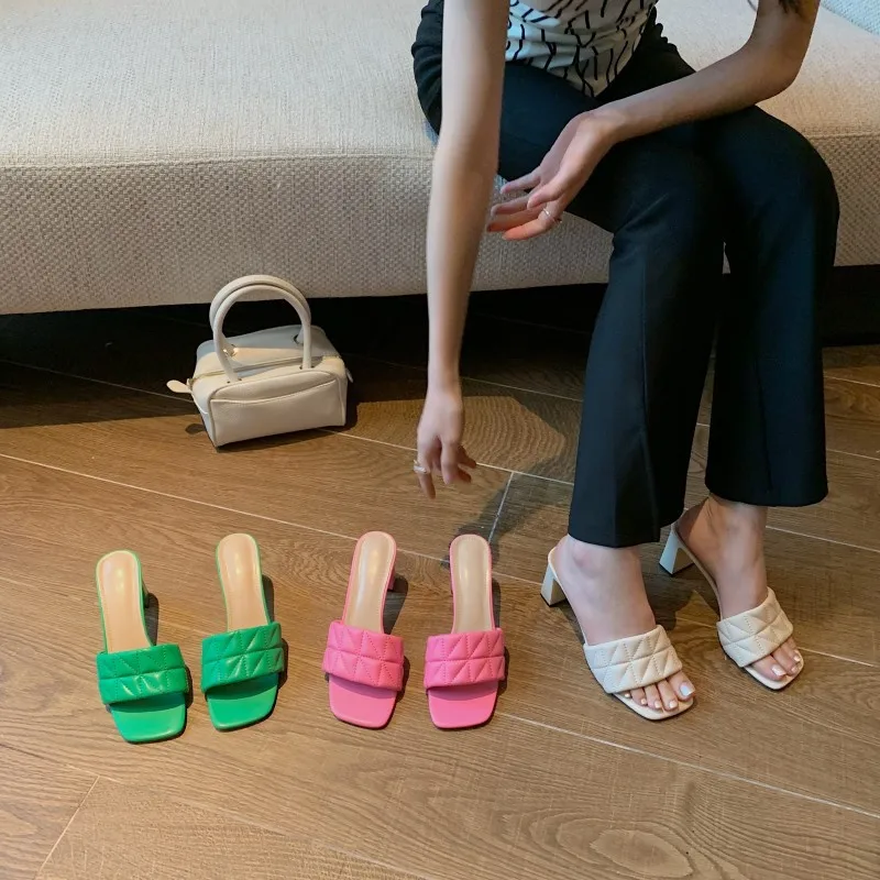 

Shoes Woman 2022 Slippers Summer Heeled Mules Luxury Slides Square heel Low Pantofle High Designer Block New PU Rome Fabric Fash
