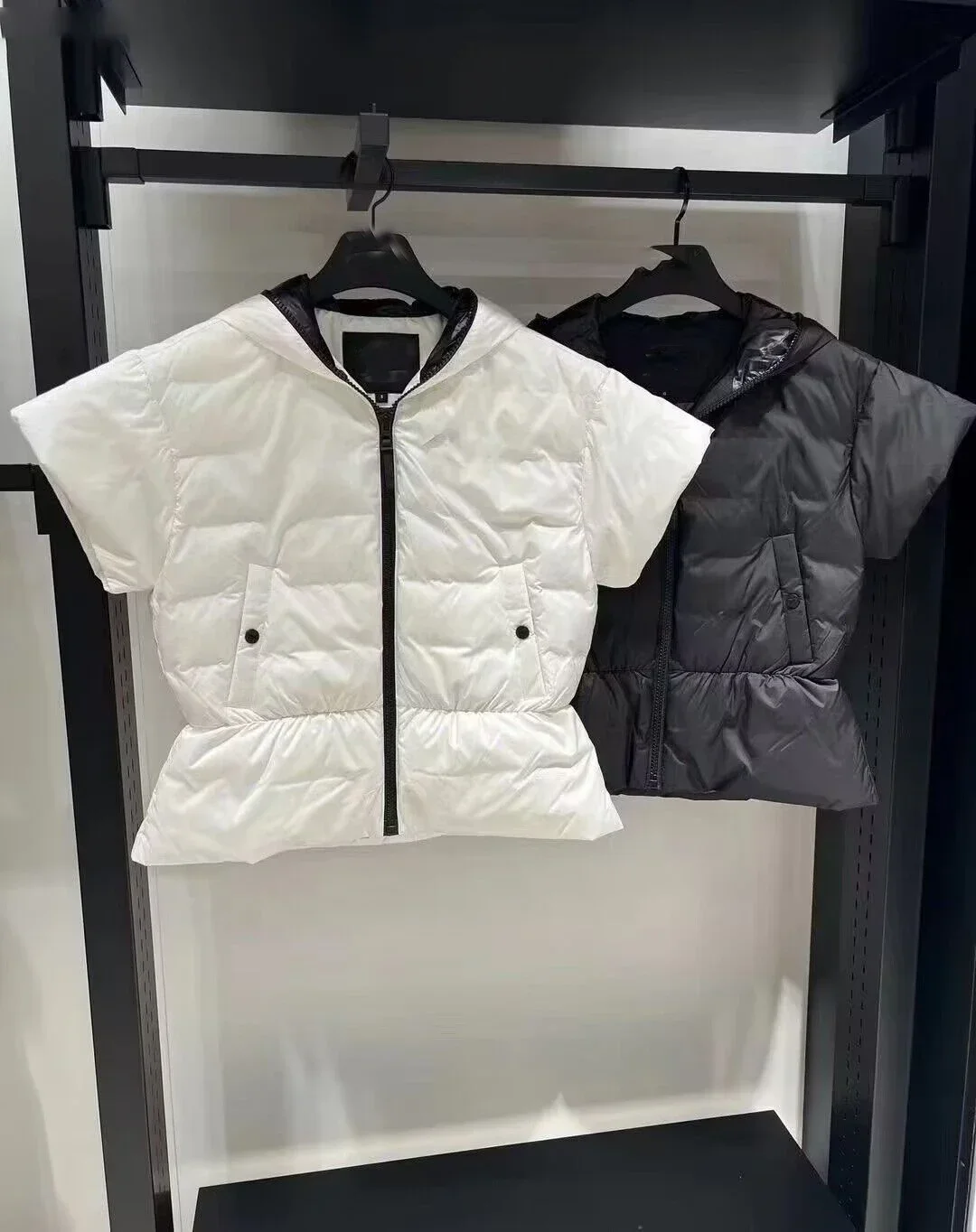 

New Fall Winter 2023 Women High Quality Golf Goose Down Vest Outdoor Fashion Warm Luxury Waisted Golf Down Jacket