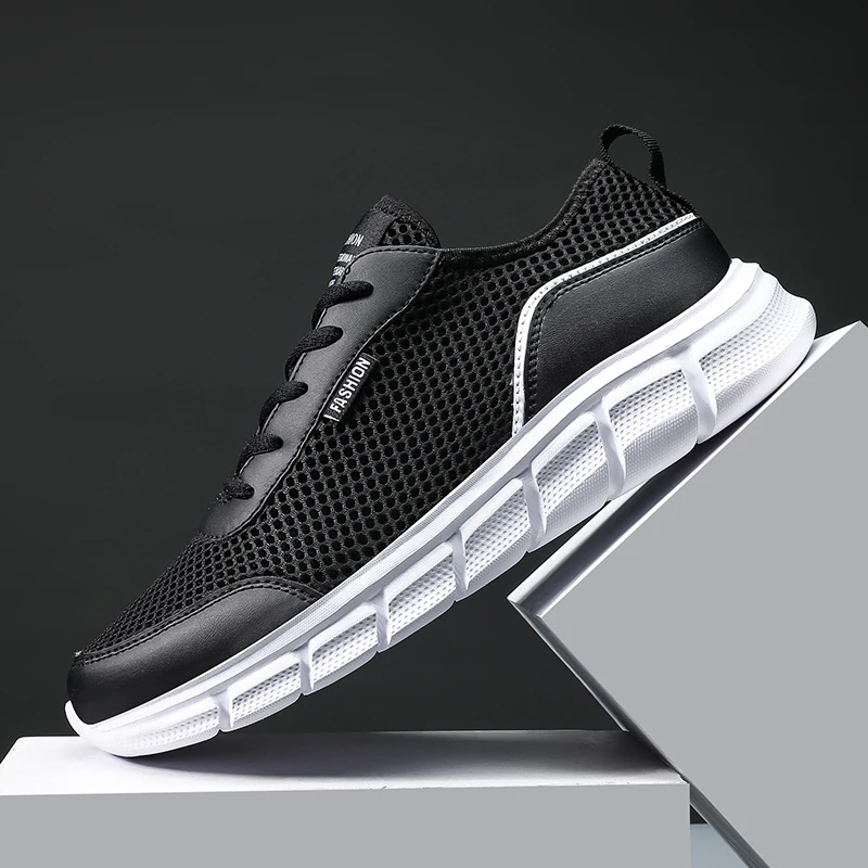 Мужские легкие кроссовки сетчатые на шнуровке лето 2024