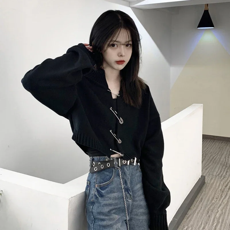 Женский вязаный свитер с пряжкой черный кардиган длинным рукавом укороченная