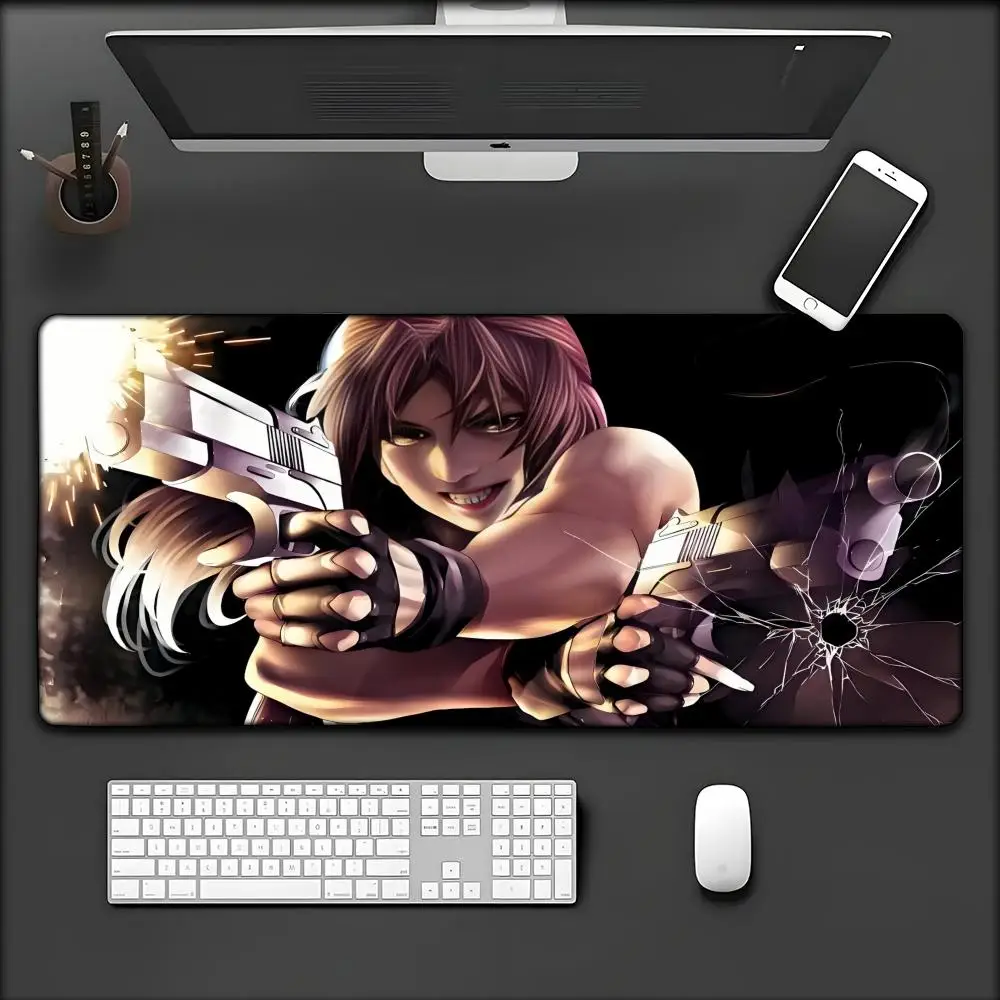 Фото Коврик для мыши в стиле аниме Black Lagoon Revy Balalaika Eda Rokurou, большой XXL коврик для мыши из искусственной кожи, компьютерный коврик для клавиатуры в стиле манга, аксессуары, настольный коврик №2