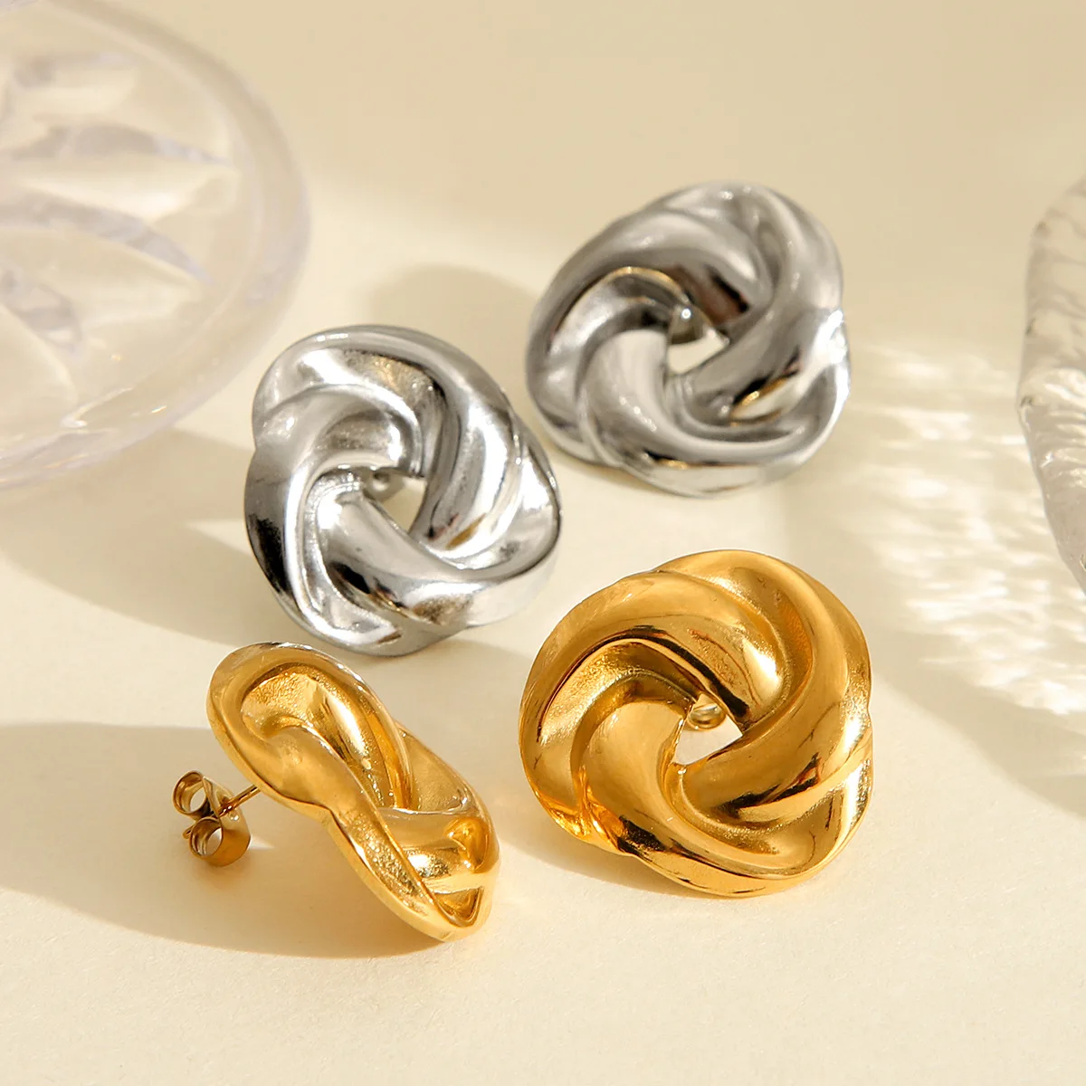 Гладкие металлические витые треугольные полые серьги-гвоздики из нержавеющей