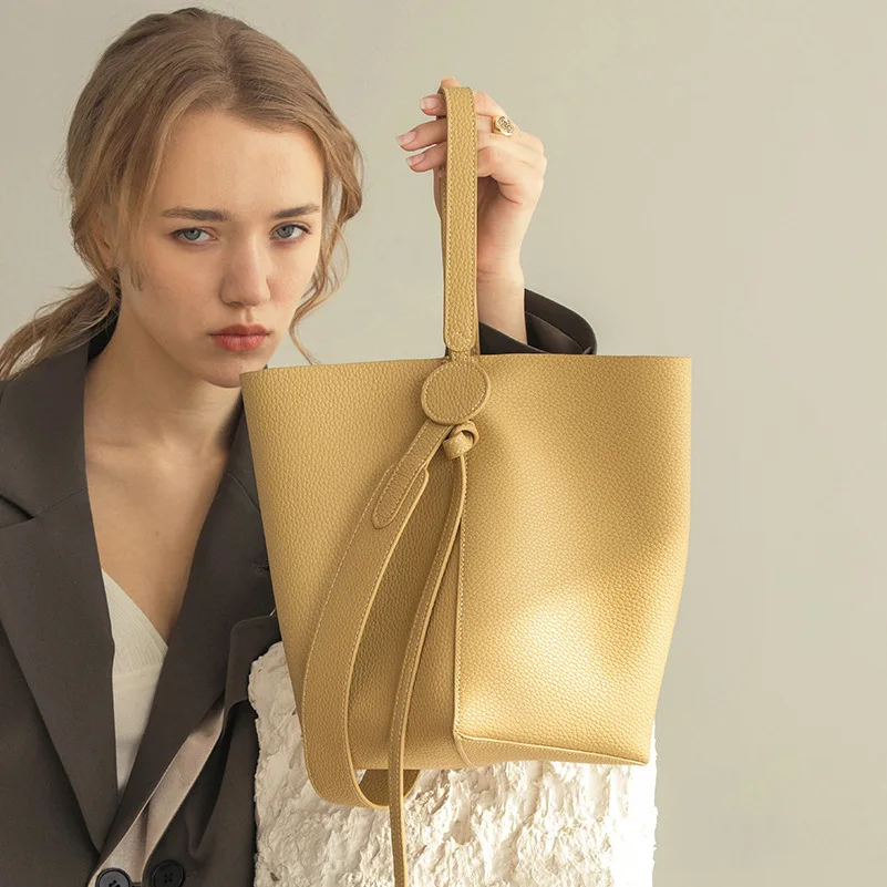 

Commuter Women's Bag Crossbody Bag Small Design Advanced Sense Bag Women's One Shoulder Cowhide Tote Bucket Bag