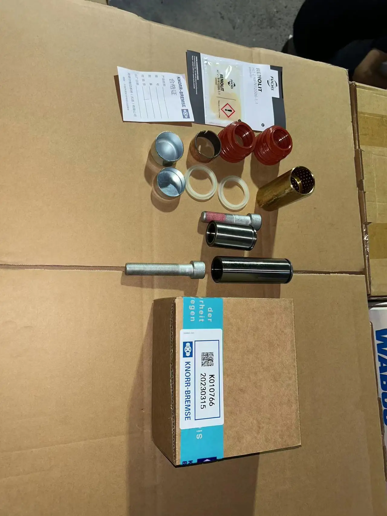 

K010766 K108002K50 K108002K50 Ремонтный комплект тормозной суппорта детской Стропы DAF