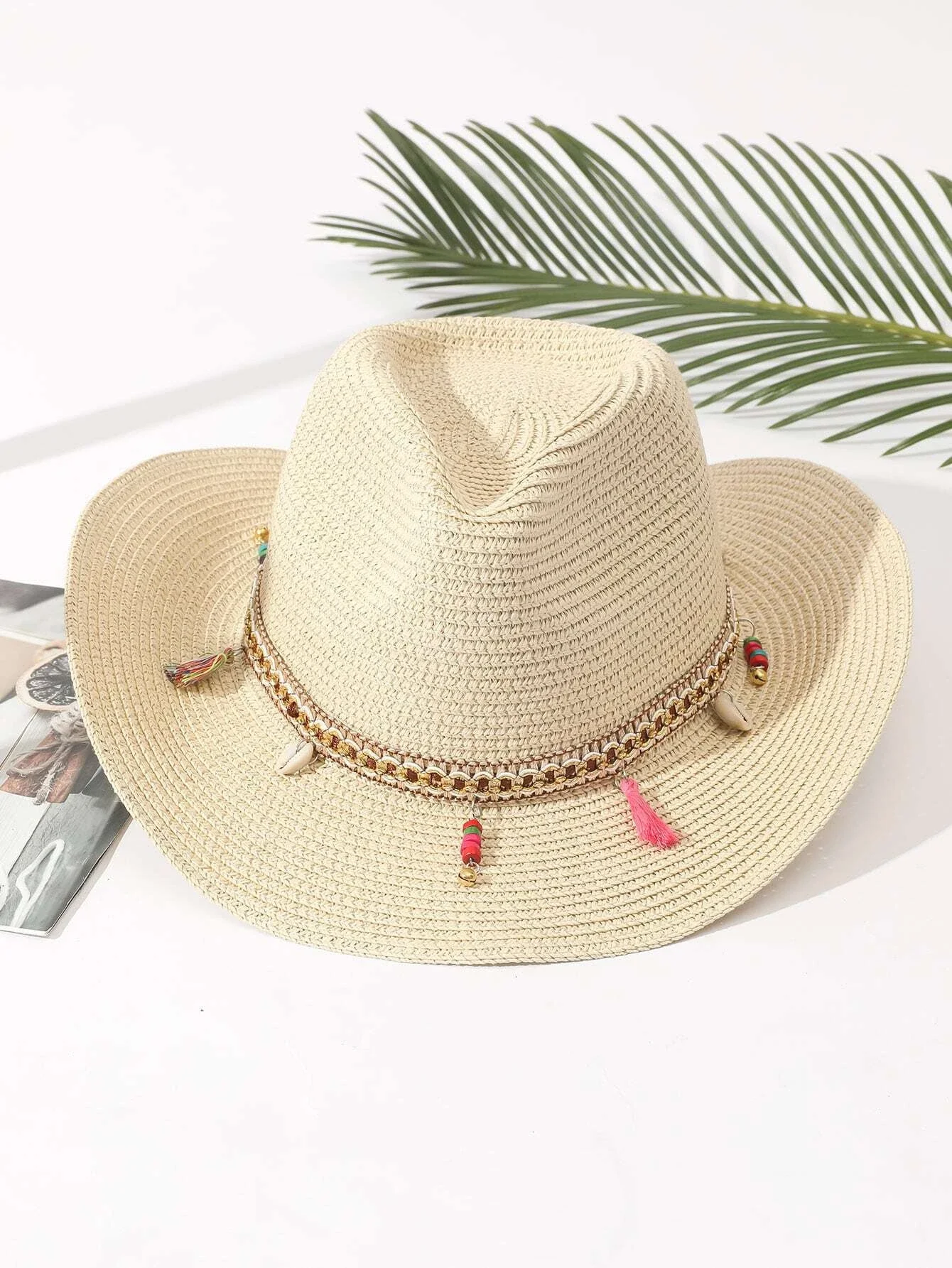 

Пляжная соломенная шляпа с бахромой и ракушками