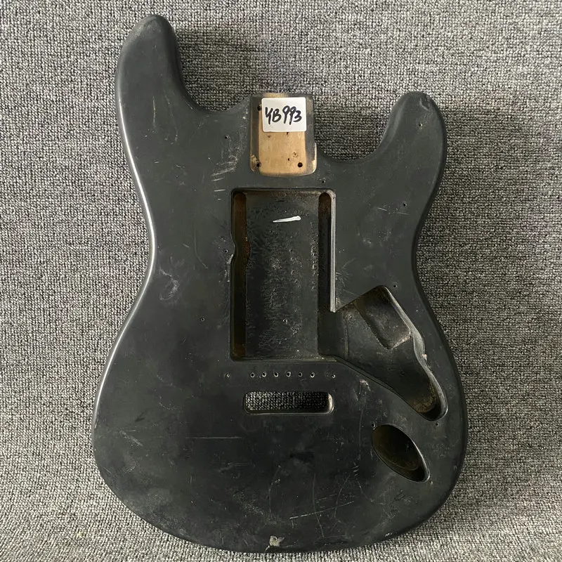 

YB993, необработанный корпус гитары ST, черный цвет, 6 винтов, зафиксированный Tremolo, правая рука с повреждениями и грязью