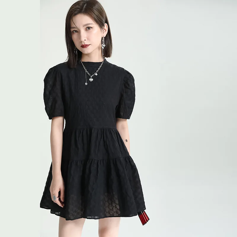 

Летнее платье-трапеция с коротким рукавом и круглым вырезом