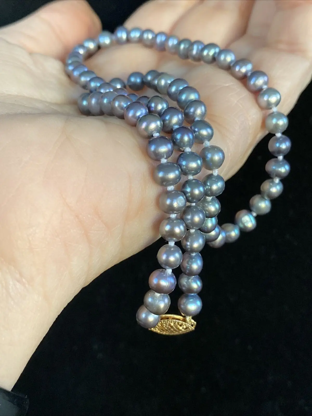 

Tahitian Pearl Necklace 9-10mm Gray Pearls. 18” Long. Lovely