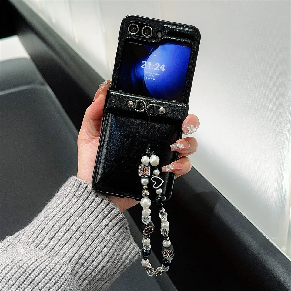 Чехол-книжка из искусственной кожи с бусинами и цепочкой на запястье для