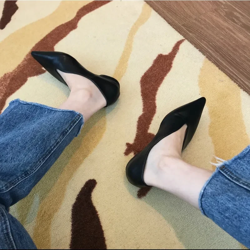 Женские мокасины с острым носком повседневные туфли на мягкой подошве лоферы