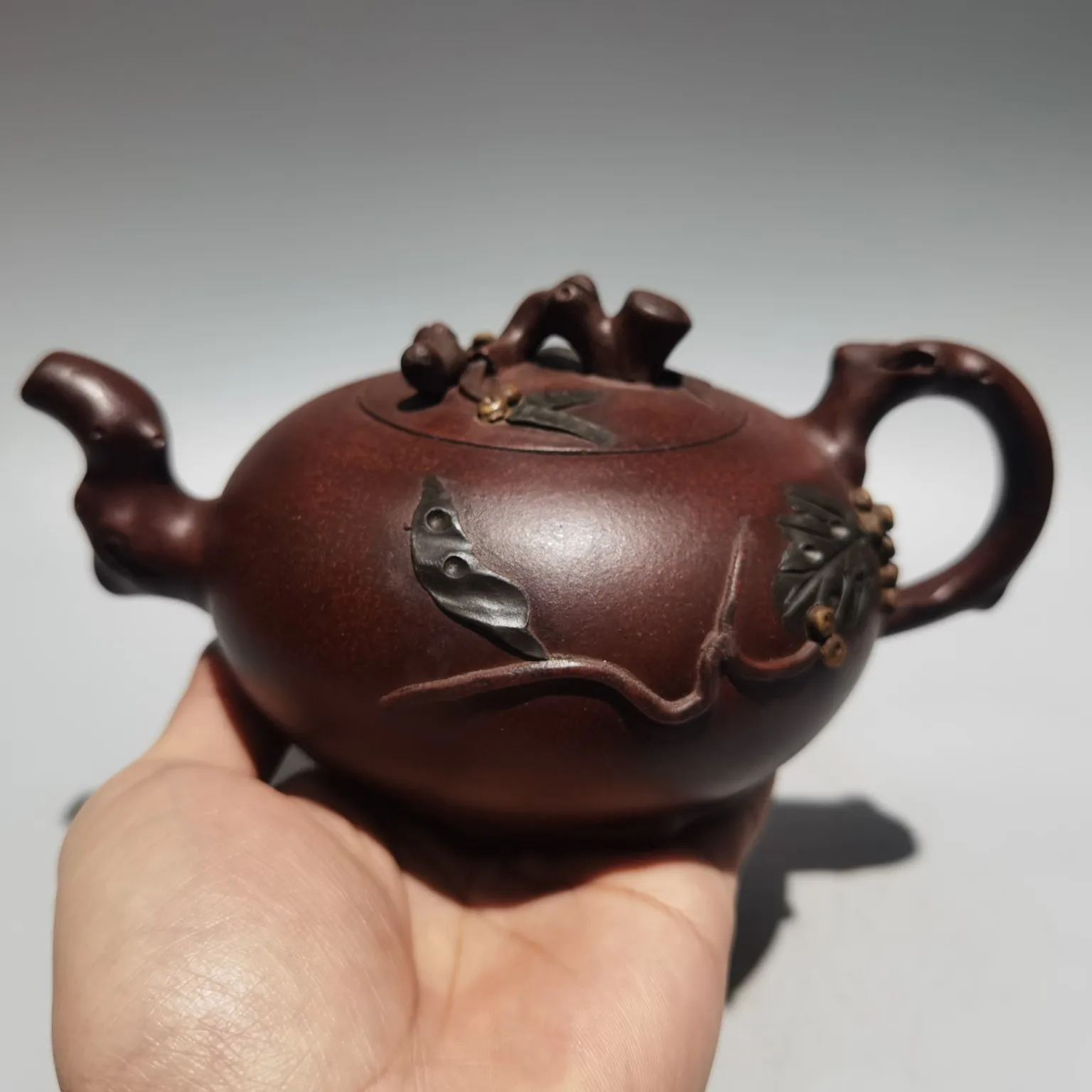 

7"Chinese Yixing Zisha Pottery squirrel tree root texture melon vine kettle teapot flagon Red mud Gather fortune Office