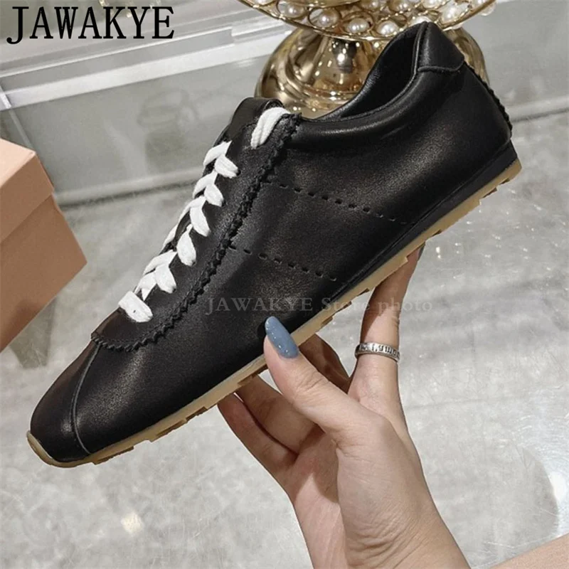 Туфли женские кожаные на шнуровке с круглым носком