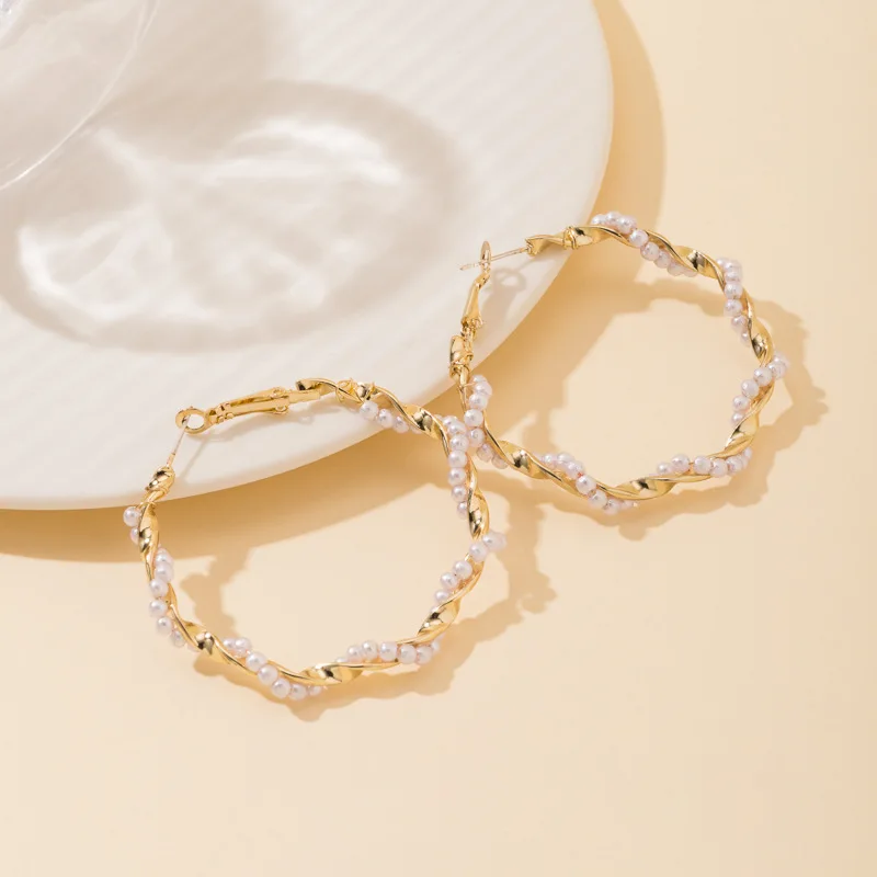 

South Korea's new fashion ins style exaggerated large circle ladies earrings female simple small fresh temperament girl pearl ea