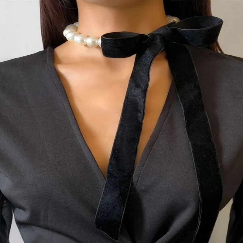 

Hot Selling New Style Imitation Pearl Black Ribbon Knot Neck Chain Chain Bone Chain Pendant Pearl Necklace For Women