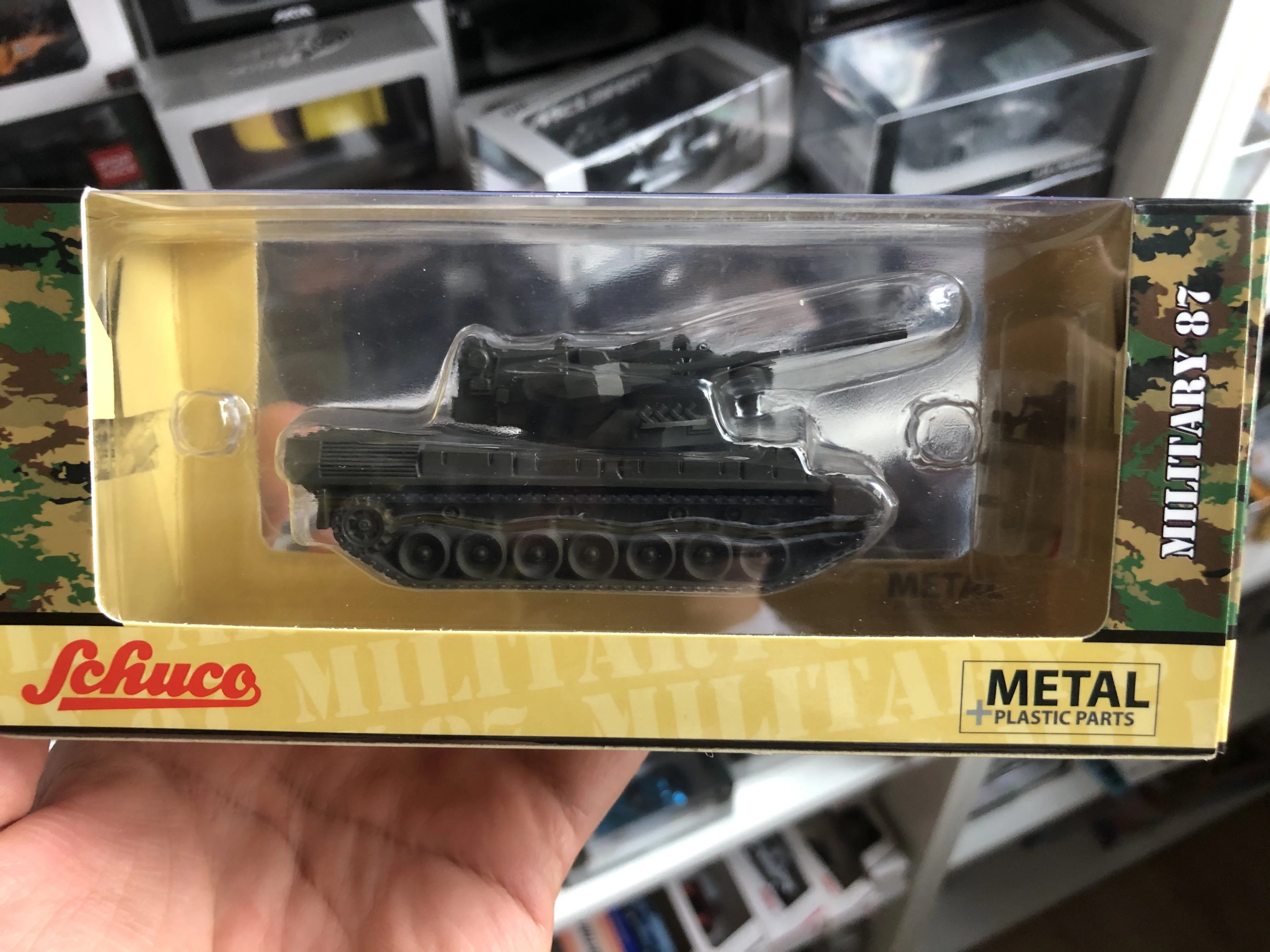 

Коллекционная модель автомобиля Schuco 1/87 Gepard Tank Matt Olive 452658800, лимитированная коллекция, хобби-игрушки