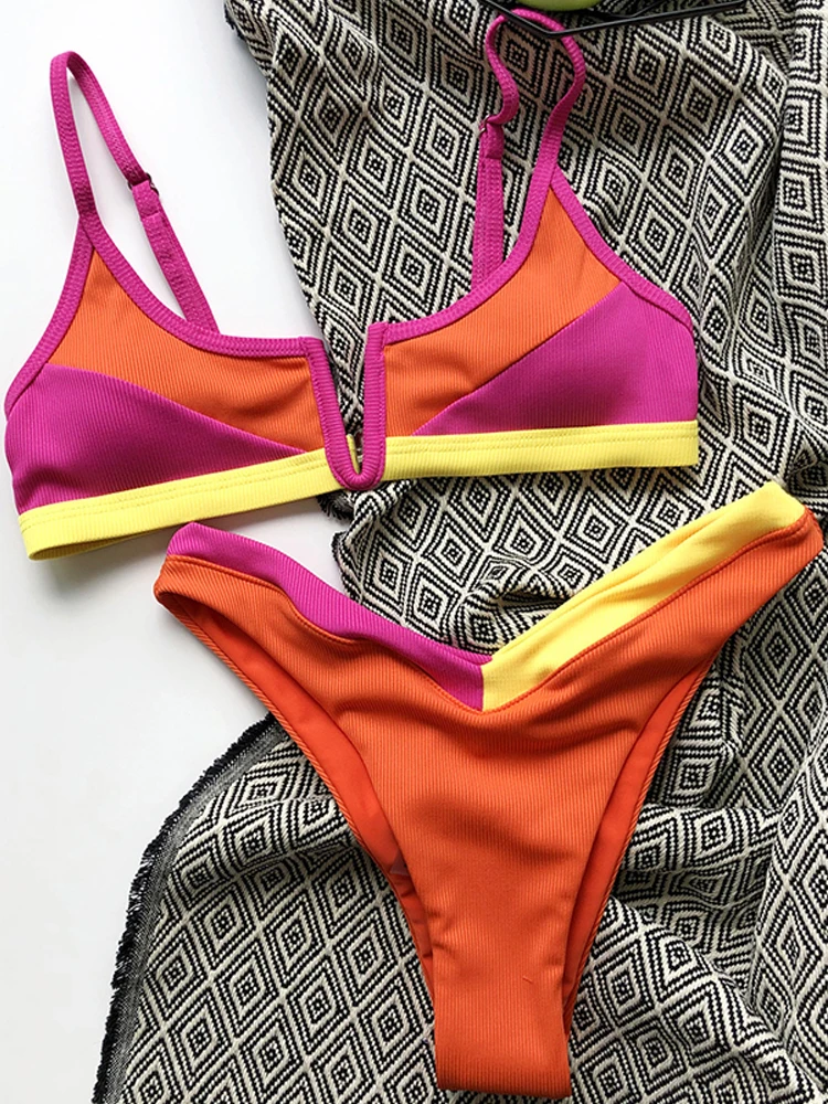 Купальник-бикини женский с чашками пуш-ап и V-образным вырезом |