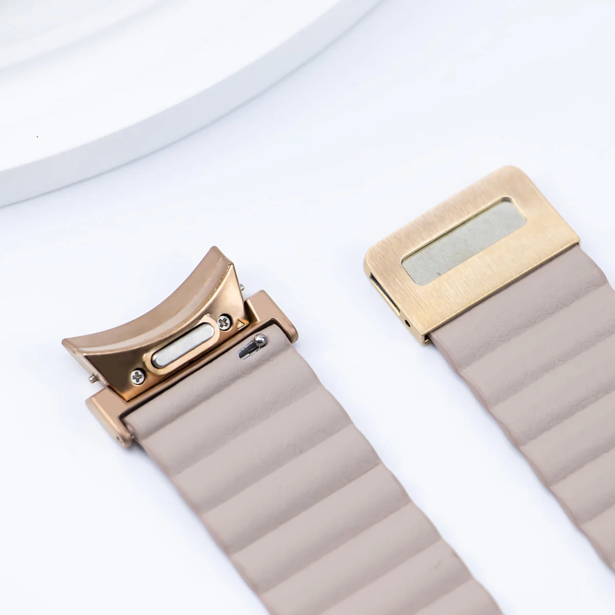 Ремешок Магнитный изогнутый для часов быстросъемный браслет Samsung Galaxy Watch 6 Classic 43 47