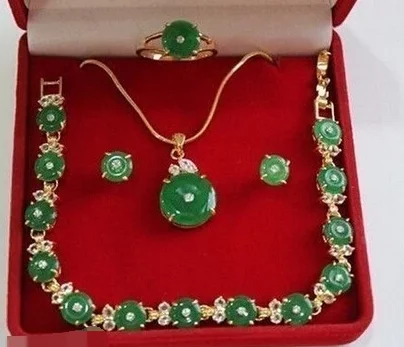 

Pretty real nature green emerald jade necklace bracelet earring