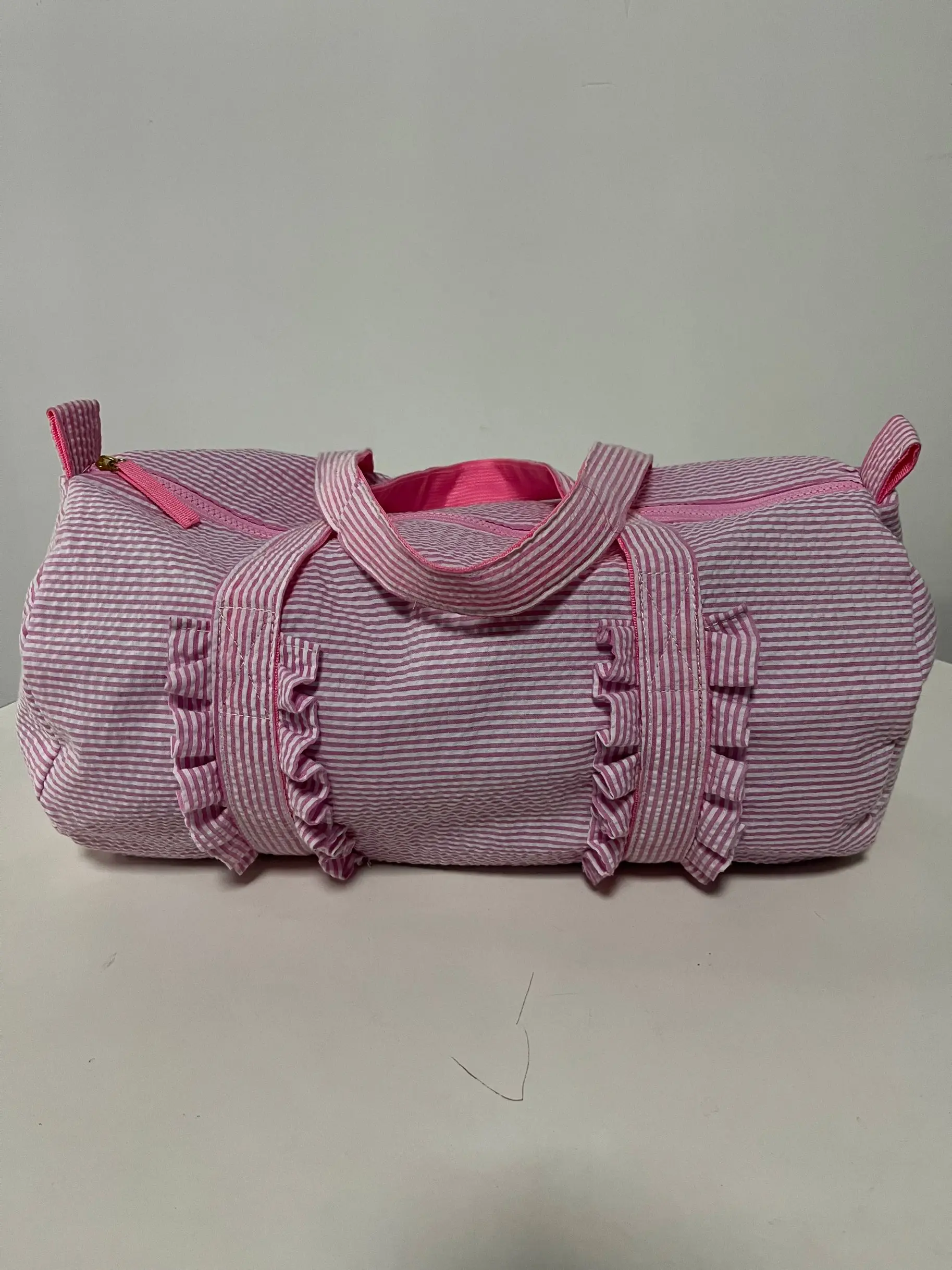 Kids Ruffle Seersucker Duffle Bag Girls Weekend Travel Overnight Lightweight Oversized Plaid Gym Tote with Zipper DOM1978