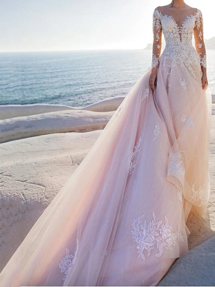 

Платье Свадебное ТРАПЕЦИЕВИДНОЕ с длинным рукавом, глубоким V-образным вырезом и кружевной аппликацией