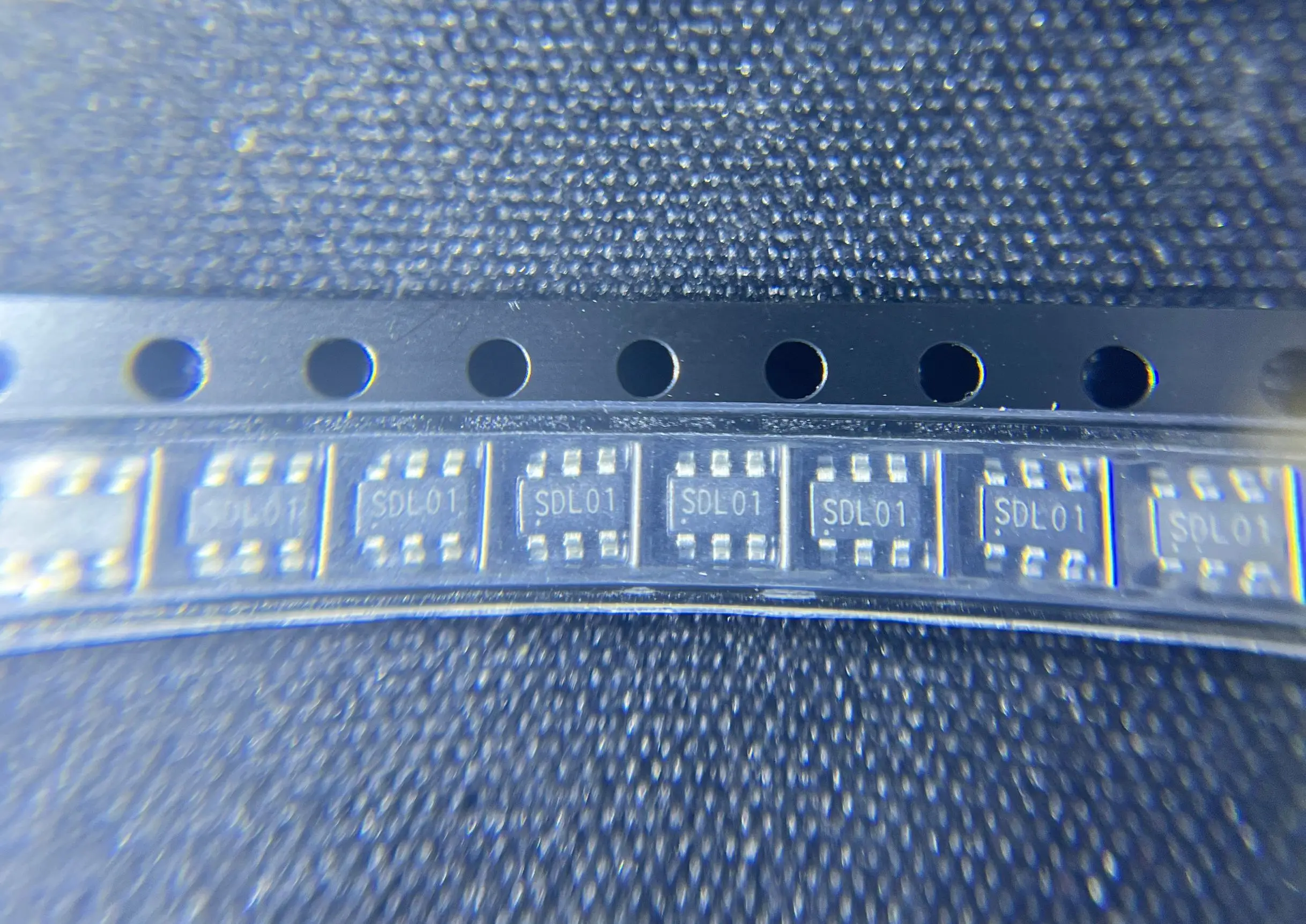 

100pcs/lot PIC10F200T-I/OT PIC10F200 SL01 SOT23-6 NEW