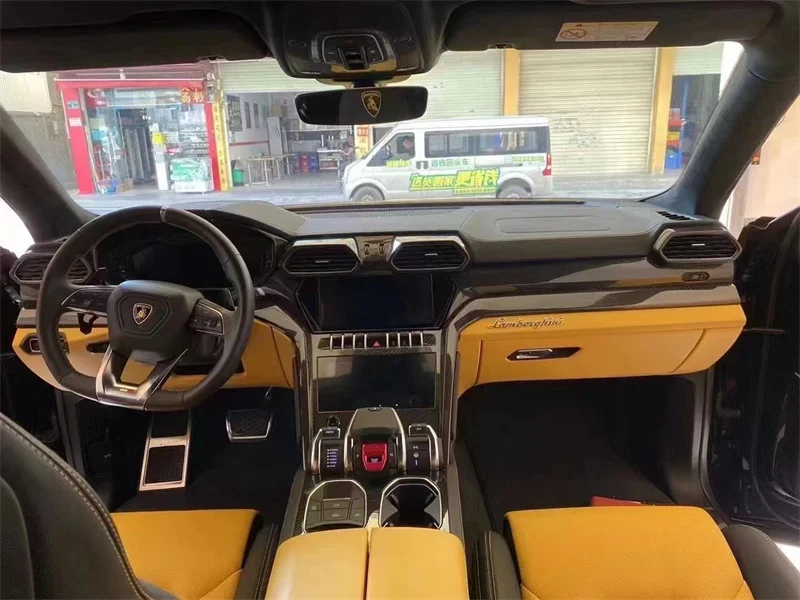 Фото Для Lamborghini Urus: кованые карбоновые элементы интерьера, вентиляционные отверстия, внутренняя панель салона №3