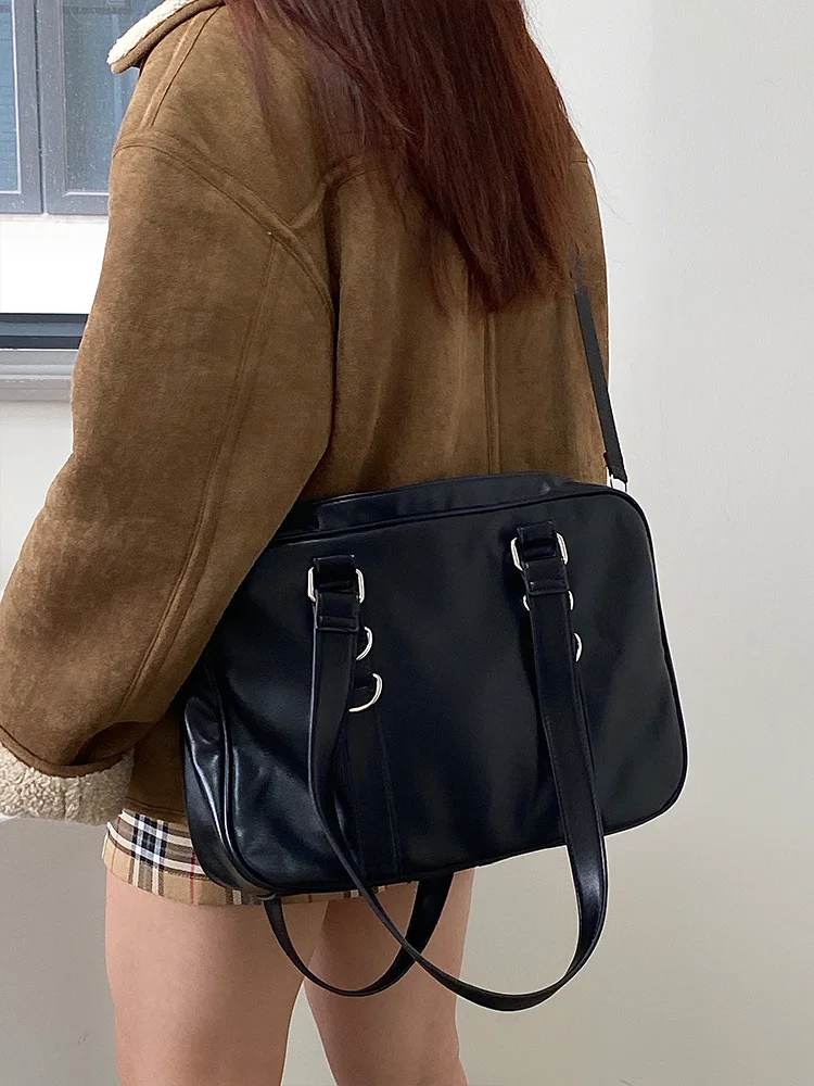 Винтажная вместительная черная сумка в студенческом стиле новинка 2023 модный