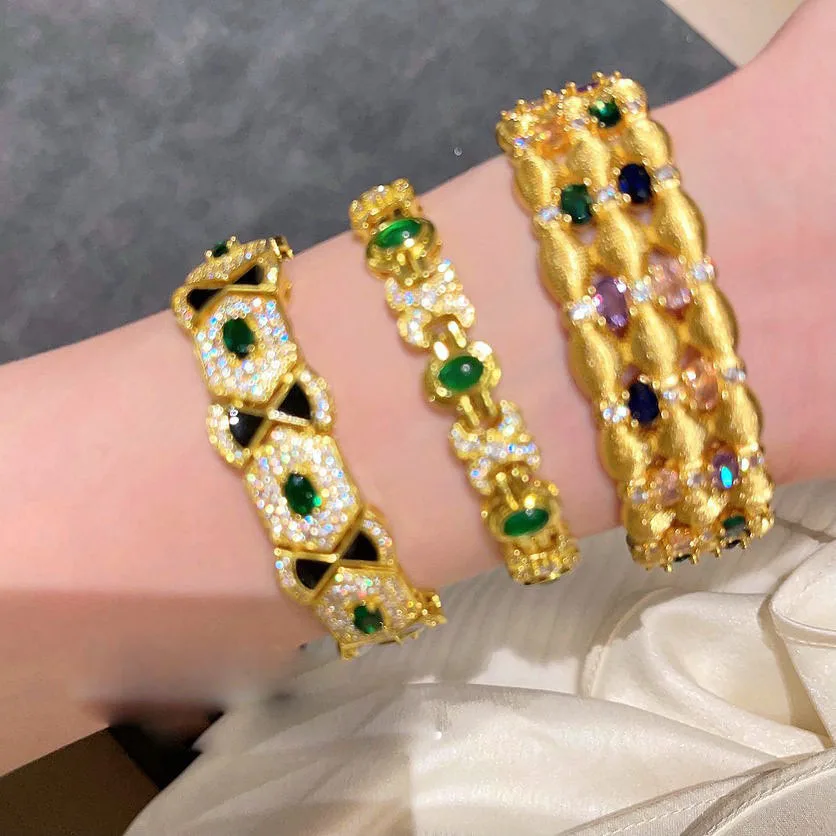 

2023 Women Textured Carved Gold Green Beehive Gem Bracelet Vintage Plated 18K Gold Arc Brushed Zircon Bracelet