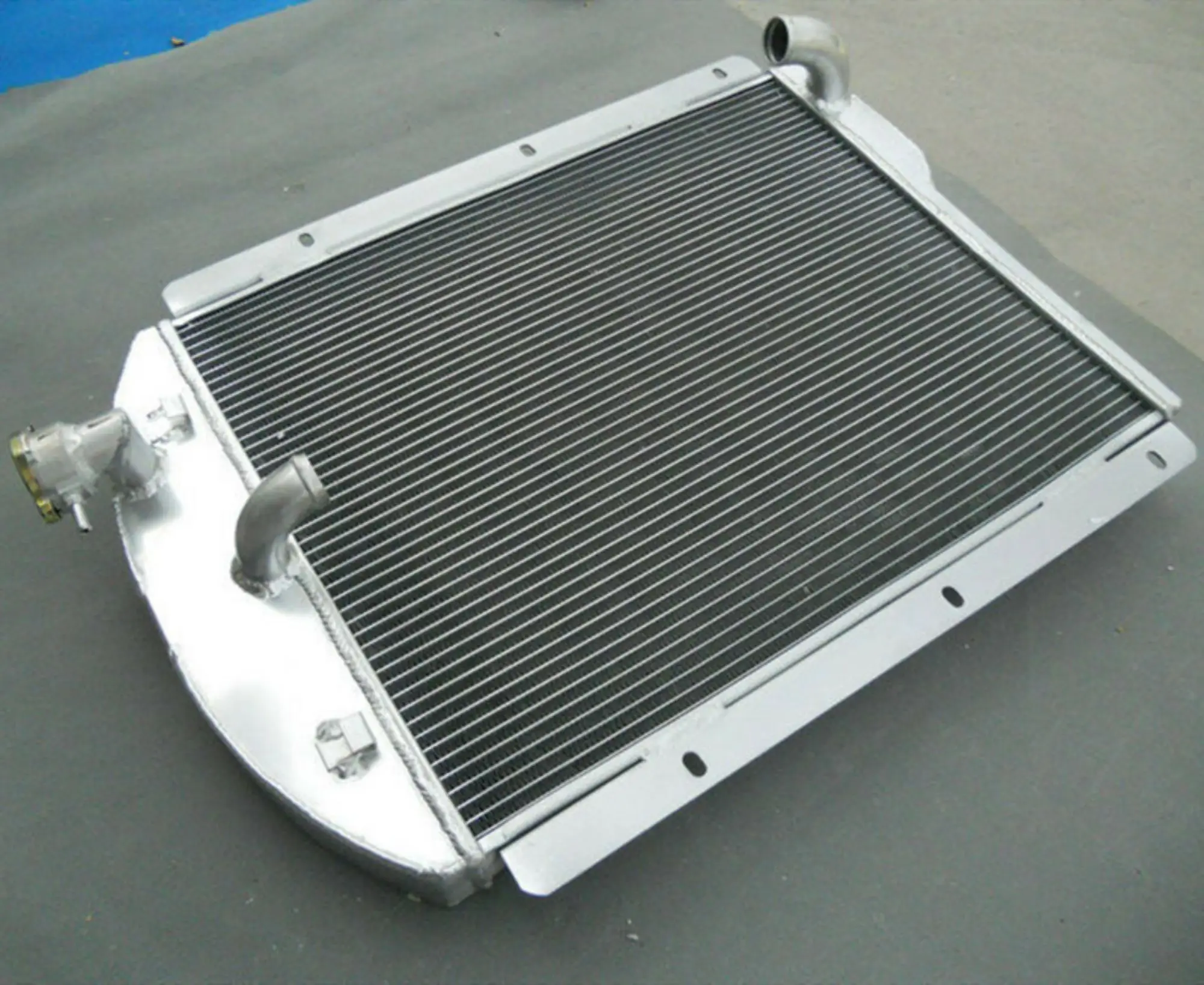 

3-рядный алюминиевый радиатор для пикапа Chevy L6 1941 1942 1943 1944 1945 1946