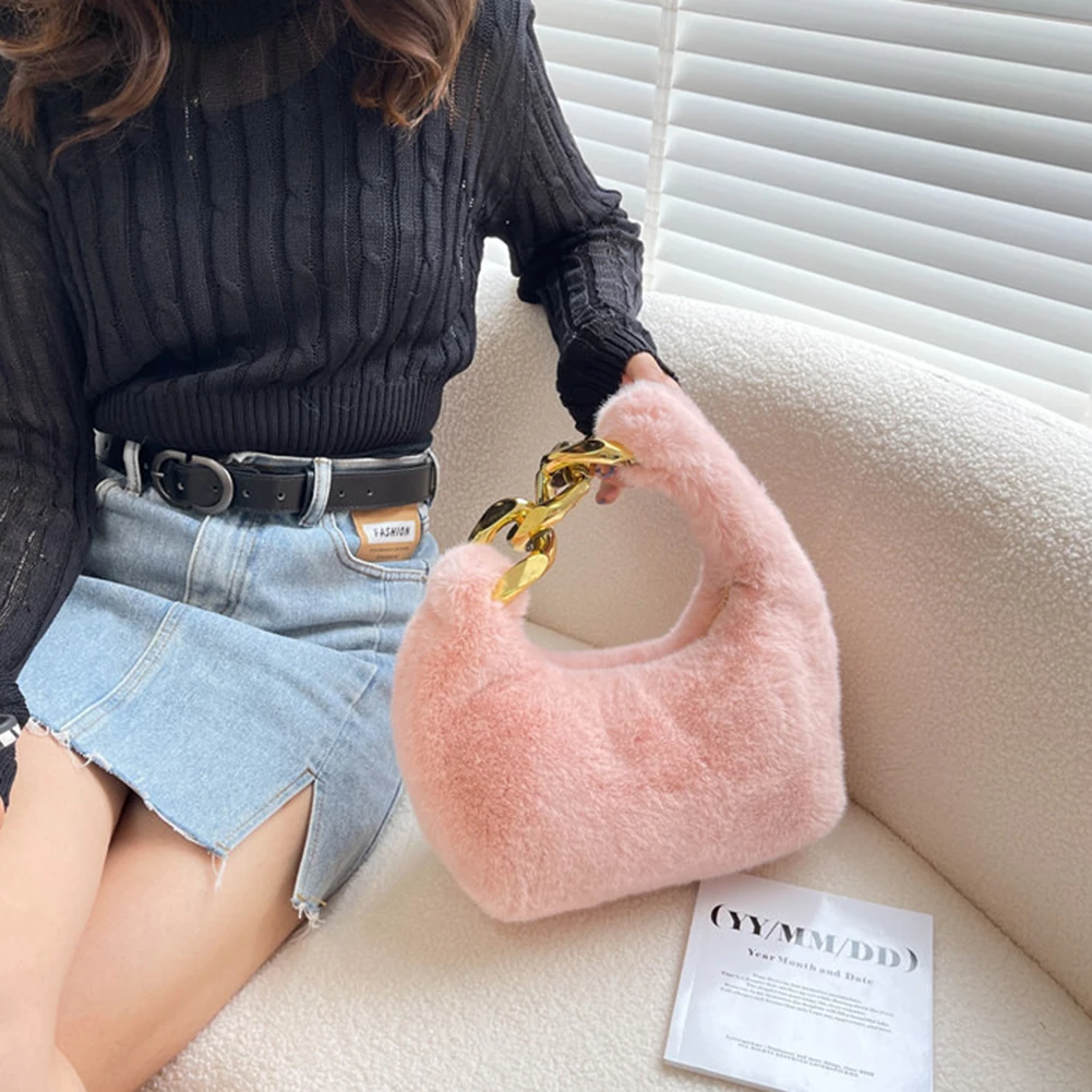 

Luxury Fur Female Small Half Moon Bag Warm Plush Wrist Bags for Women Winter Fashion Chain Short Handle Clutch Cute Furry Totes