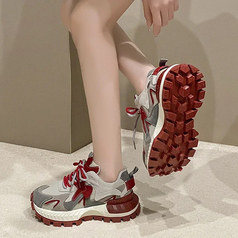 2024 новые простые кроссовки на высоком каблуке повседневная модная обувь для