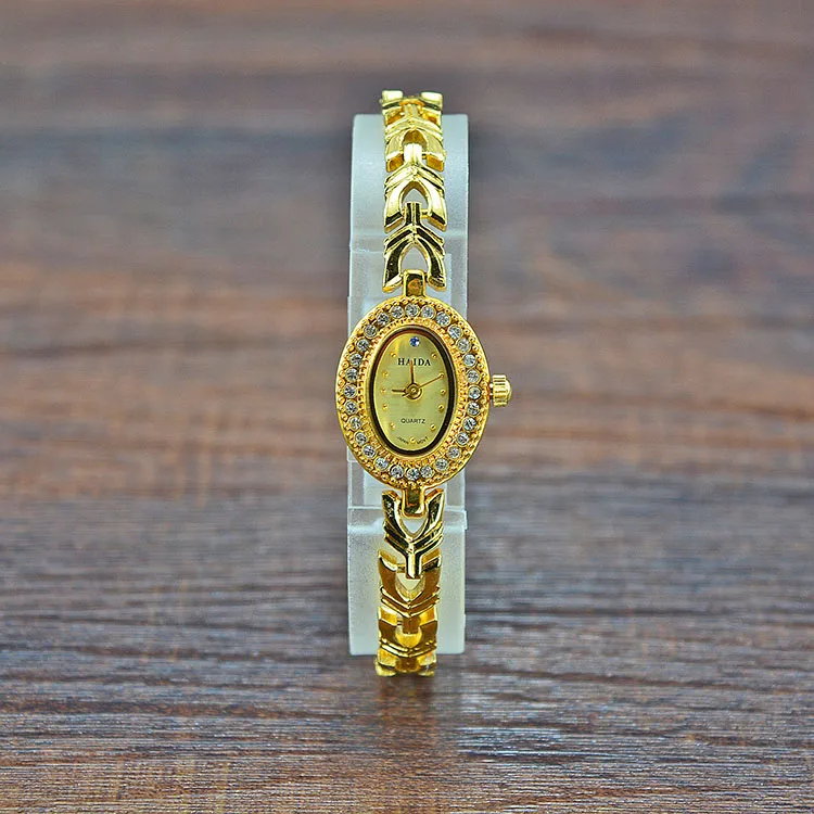 

Heart-Shaped Fashion and Fully-Jewelled Quartz Women's Watch