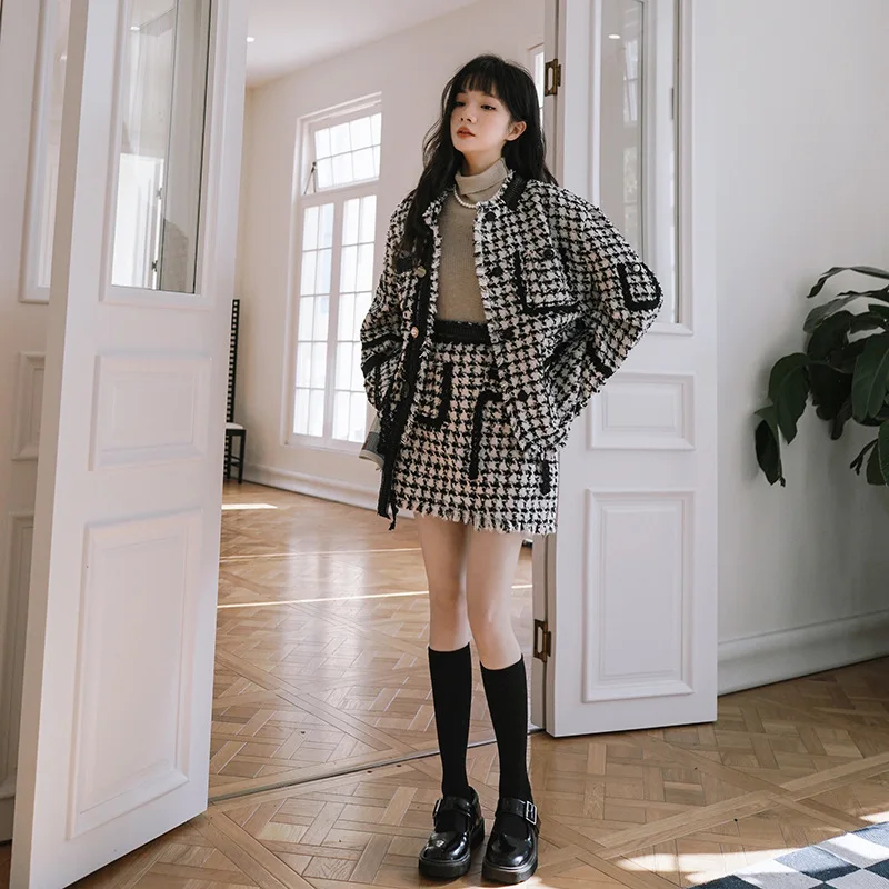 

2022 new women's spring small fragrant style houndstooth irregular button suit jacket half bag skirt two-piece women's suit