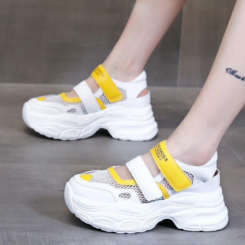 

Женские кроссовки на танкетке 7 см, сетчатые сандалии из натуральной кожи, на платформе, с прорезями, на скрытом каблуке, летняя обувь на массивном каблуке