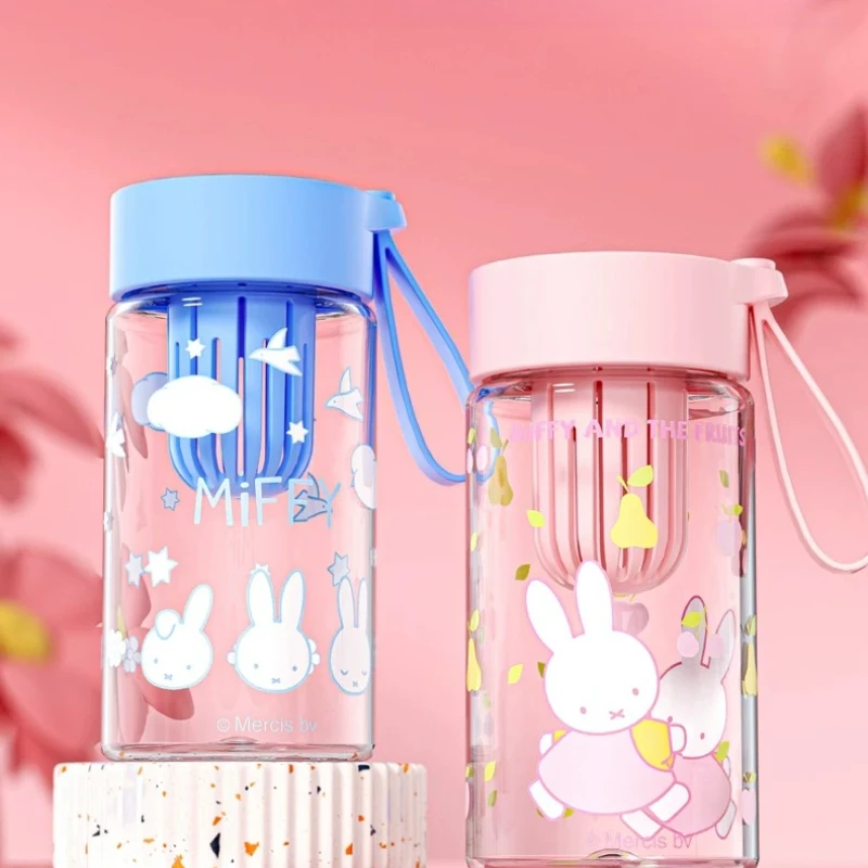 Фото Кружка для воды Miffy Kawaii в стиле аниме, новый дизайн, стильная, для девочек, для школы, прогулок, портативная, милая, прозрачная, для спорта и путешествий. №2