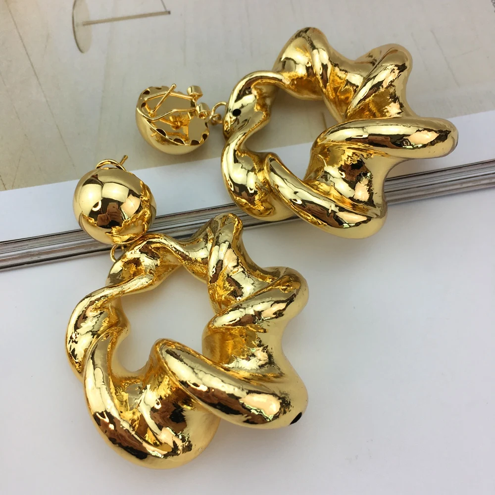 Женский ювелирный комплект из колье и серёг с покрытием 18-каратного золота