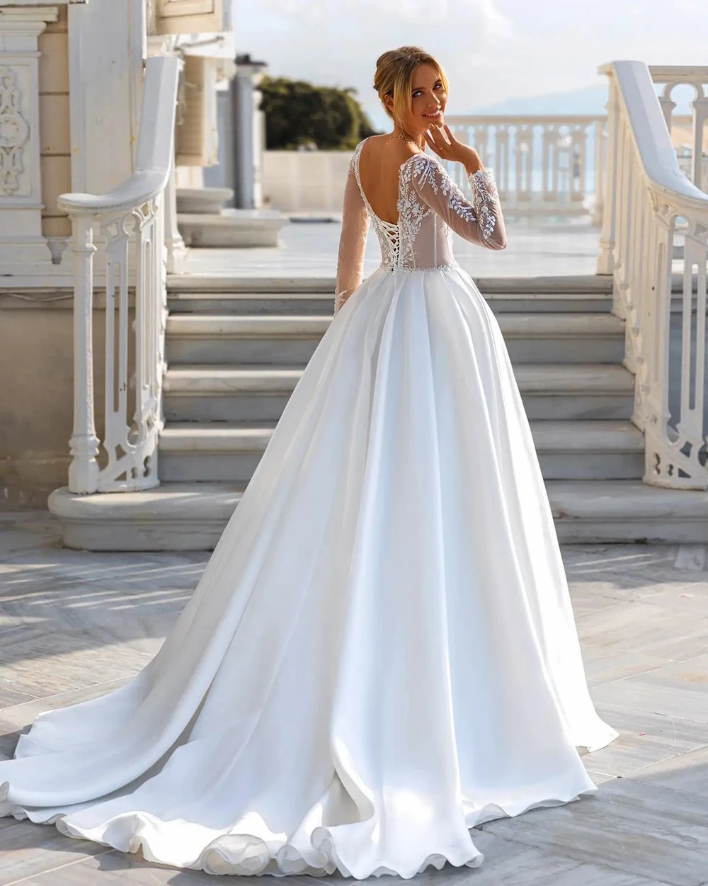 Элегантное свадебное платье матовое атласное из органзы с вышивкой бальное