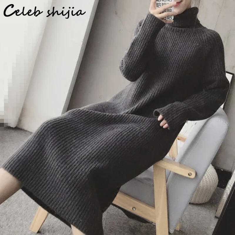 Женское трикотажное платье-свитер с высоким воротником и длинным рукавом