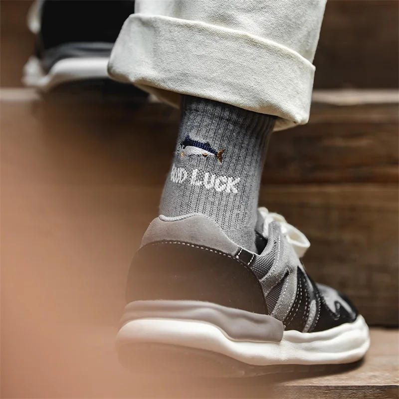 Удобные мягкие носки Maden с мультяшной вышивкой и принтом средней длины